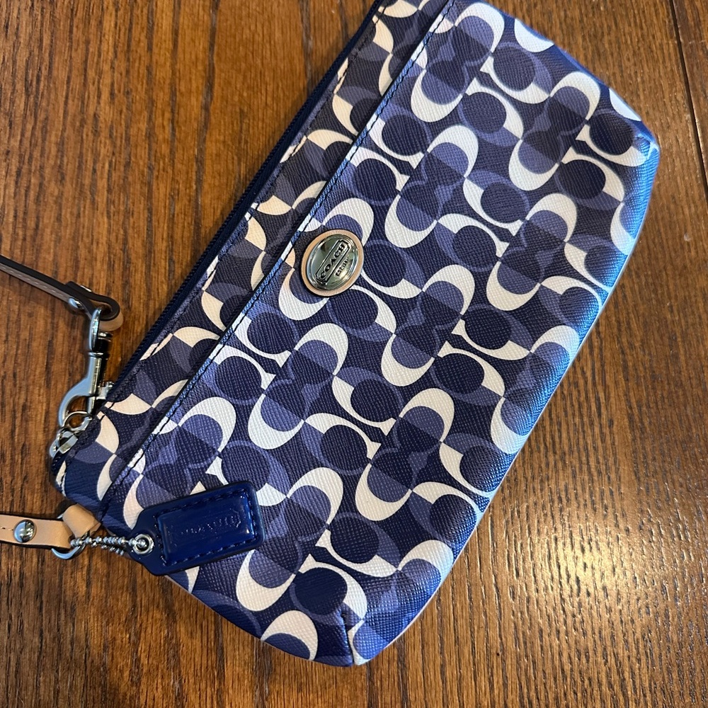 Coach Navy and White Signature C Pattern Wristlet